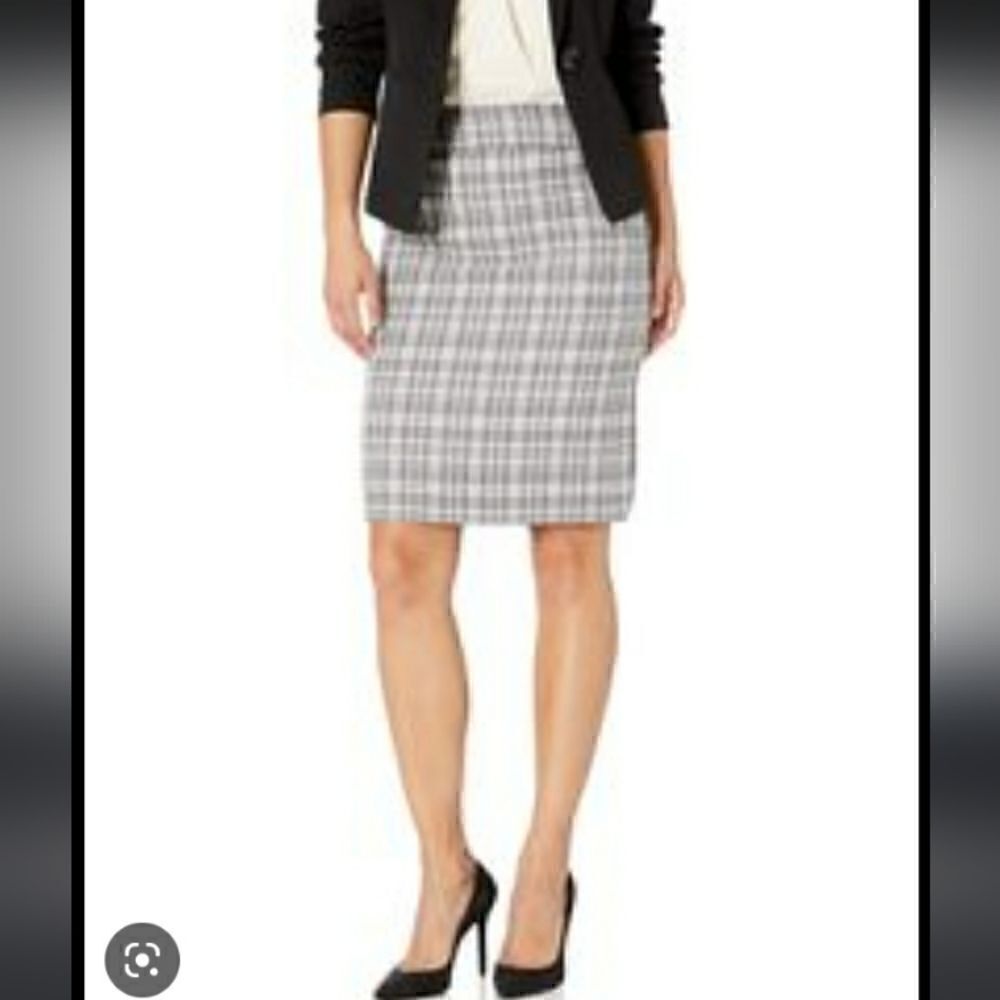 Take 50% OFF- T Tahari Plaid Women's Skirt, Size 10